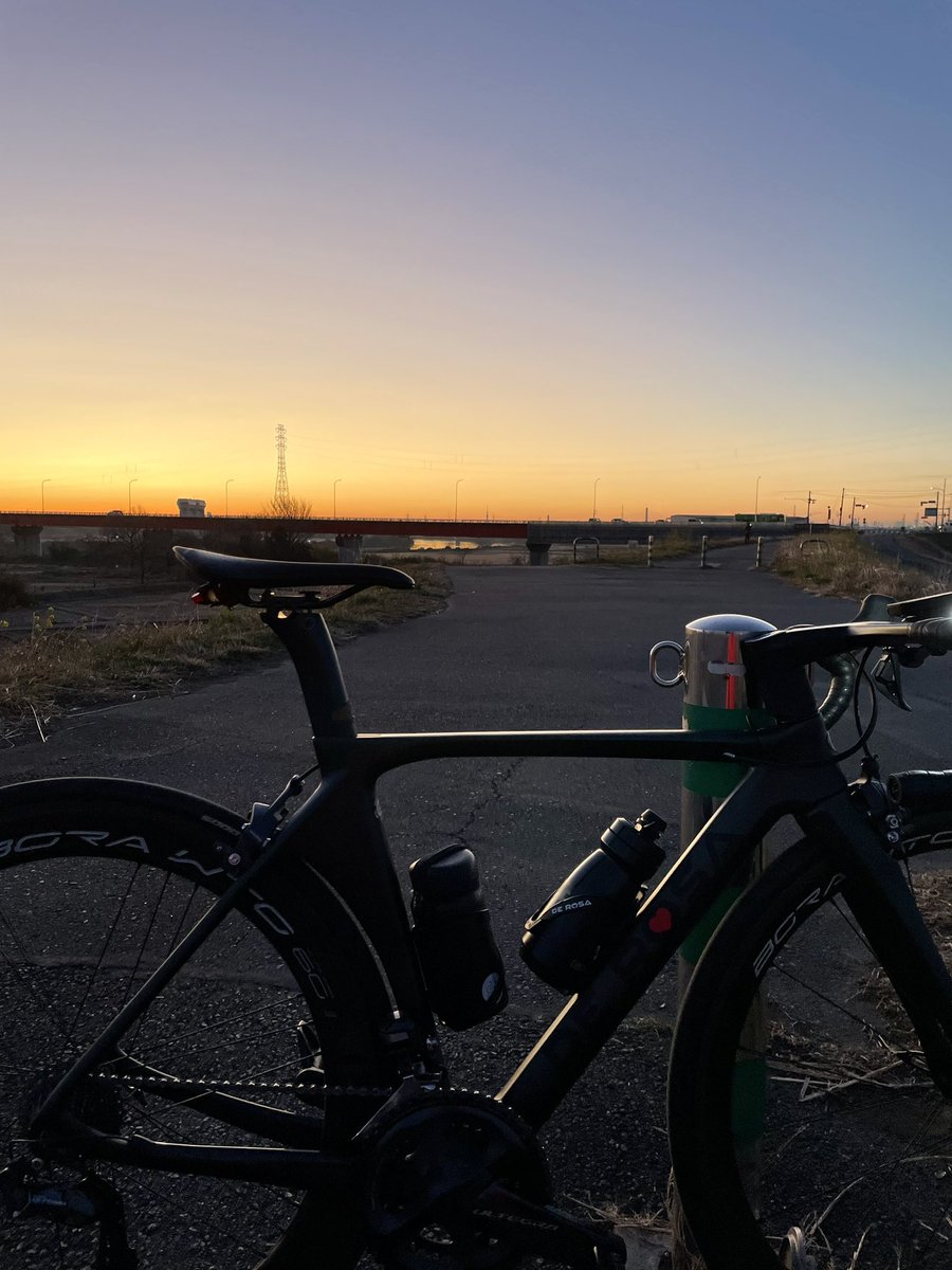 JojoJunjum's tweet photo. お布団峠脱出!
#derosa #derosask #デローザ #デローザsk #roadbike #ロードバイク #朝活 https://t.co/kIflQJOtgS