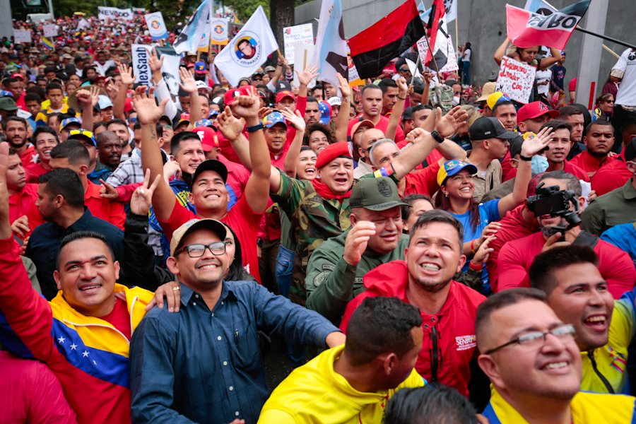 Extraordinaria muestra de patriotismo y bolivarianismo la que vimos en la Gran Marcha del “Por Ahora 4F y para Siempre”. Mis felicitaciones a la fuerza popular movilizada que salió a celebrar los 31 años en unión cívico - militar - policial y el rescate de la dignidad nacional.
