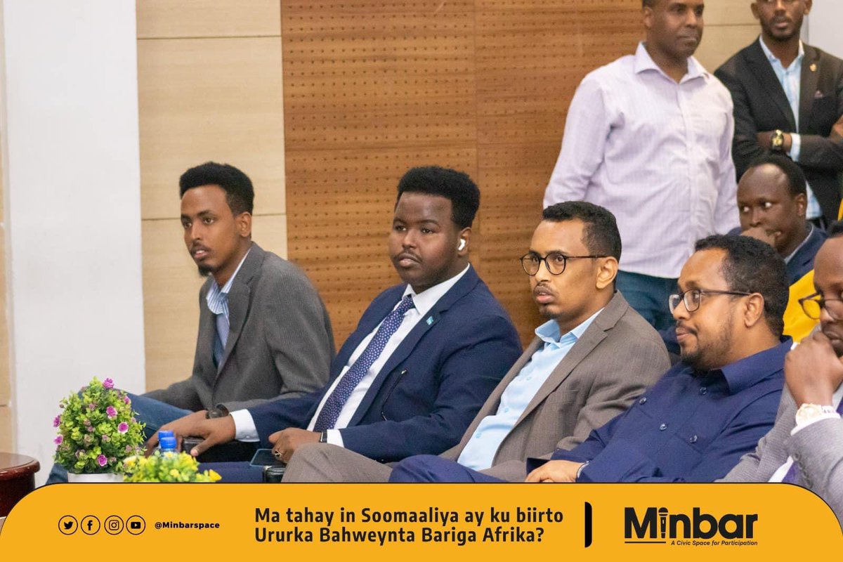 wehlie_ahmed's tweet photo. We'd successfully concluded a discussion organized by the @minbarSpace on #Somalia’s bid to join the East African Community.

Standing ovation for our moderator @farhanjimale and great panelist @Aynte &amp; @AbdusalamHOmer

#MinbaTalks https://t.co/OPQbNxMVYF