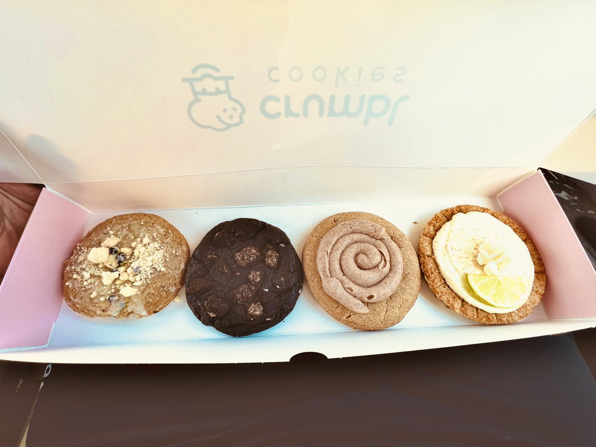 _a_dr1an's tweet photo. This week’s lineup was *chef’s kiss* Thank you @CrumblCookies! 🖤 https://t.co/L3f74Hfwfo