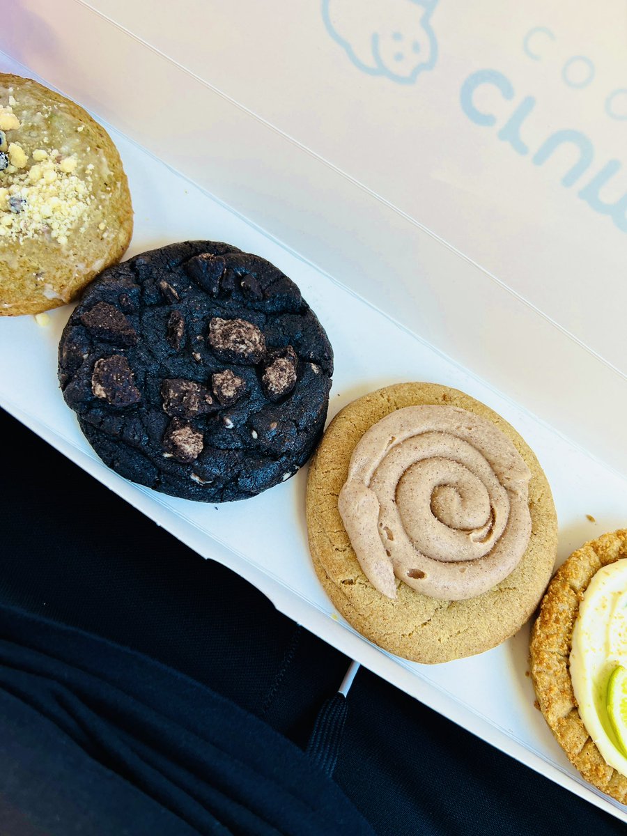 _a_dr1an's tweet photo. This week’s lineup was *chef’s kiss* Thank you @CrumblCookies! 🖤 https://t.co/L3f74Hfwfo