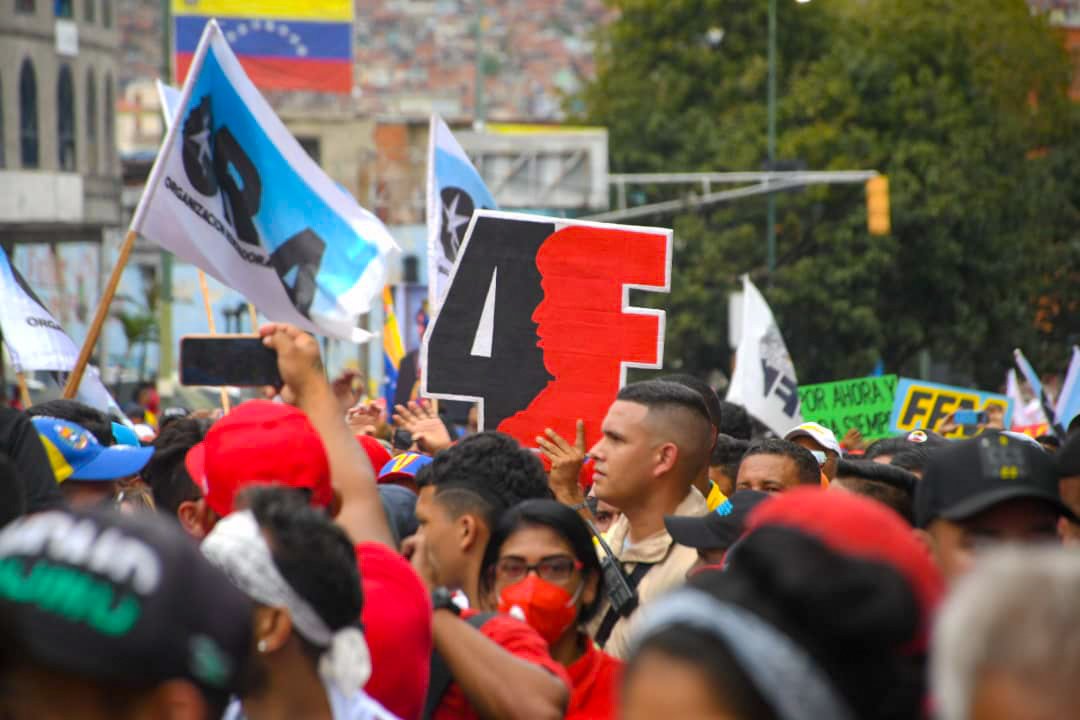 sector28dejulio's tweet photo. (▀̿̿Ĺ̯̿▀̿ ̿) Prensa 28 de Julio: @NicolasMaduro: 'Mi aplauso a la Generación de militares que abrieron los caminos, a los que dieron el sacrificio y entregaron su vida por la Patria, hace 31 años. La historia de Venezu… https://t.co/F0snBfgtSK, see more https://t.co/nFuHZOlCTd