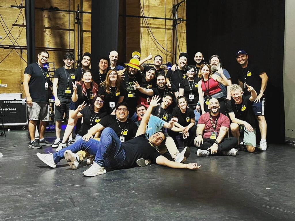 proskynete's tweet image. Y así termina la primer aversion de esta magnífica @jsconf.cl… muy feliz de haber participado, haber compartido y conocido a unas personas verdaderamente apasionadas por compartir en comunidad todo lo que saben y más ❤️❤️❤️
Cansado a full, pero feliz… instagr.am/p/CoQgIFUOJGc/