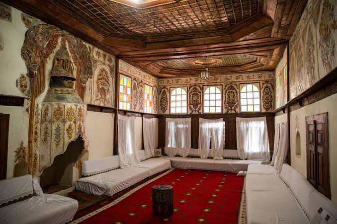 Türkiye Cumhuriyeti dışişleri bakanlığına bir önerim olacak. Dünya'nın her yerindeki elçilik binalarımızı Osmanlı coğrafyasında bıraktığımız en güzel Türk evlerinin projesi ile yeniden yapın. Türk yapı kültürü ve mimarisi tanınsın. Aksi hâlde bunları Bulgar, Yunan sahipleniyor⤵️