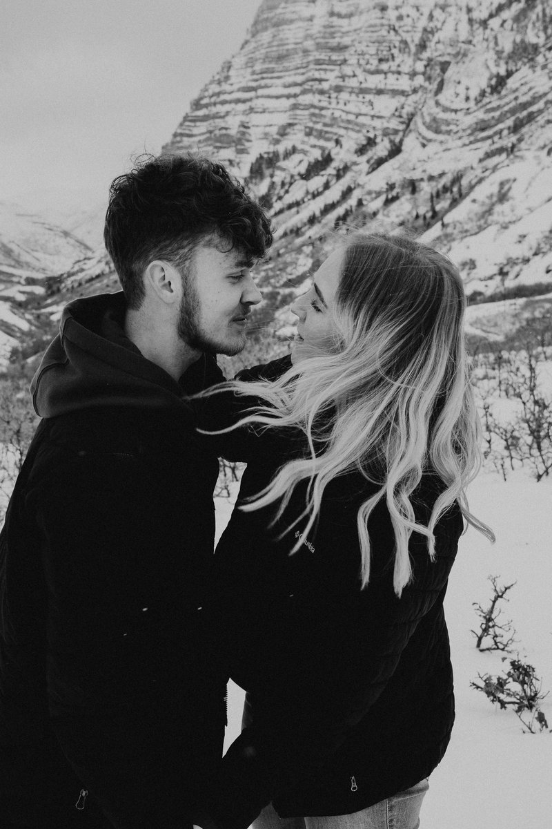wildfreephoto's tweet photo. snowy overcast days are my favorite for shoots. but i especially liked spending this one with annie and nate🫶🏻 https://t.co/fHuj0JlJc0