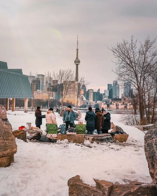 Keep toasty this winter at #TrilliumPark!🔥 Did you know you can rent fire pits at 4 different locations throughout #OntarioPlace? I don't know about you, but this looks un-brr-lieveable!❄️ (@SeeTorontoNow)