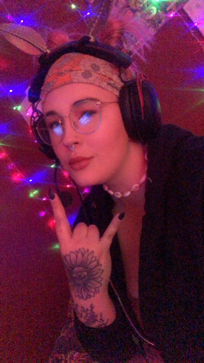 IM LIVE AGAIN STREAMING #STRAY! Love this game!! Come chill and explore this story with me! twitch.tv/almost_poetic