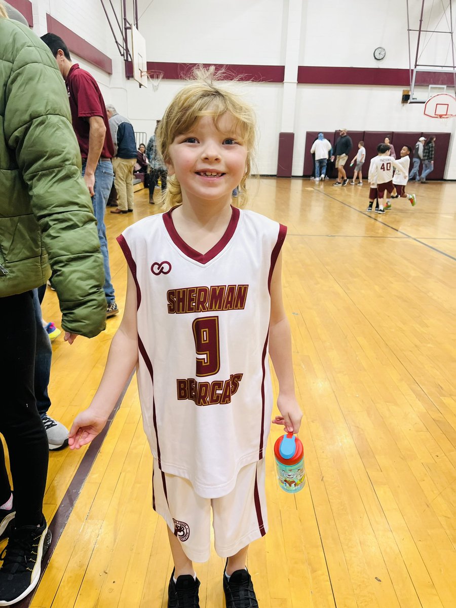 kacieharmon26's tweet photo. I got to see my students play ball today and they were great!! 🐾🏀⛹️ #firstgraders #shermanbearcats #bearcatbasketball #SHBearcatBB #shermanisd https://t.co/kLIBlPWgg0