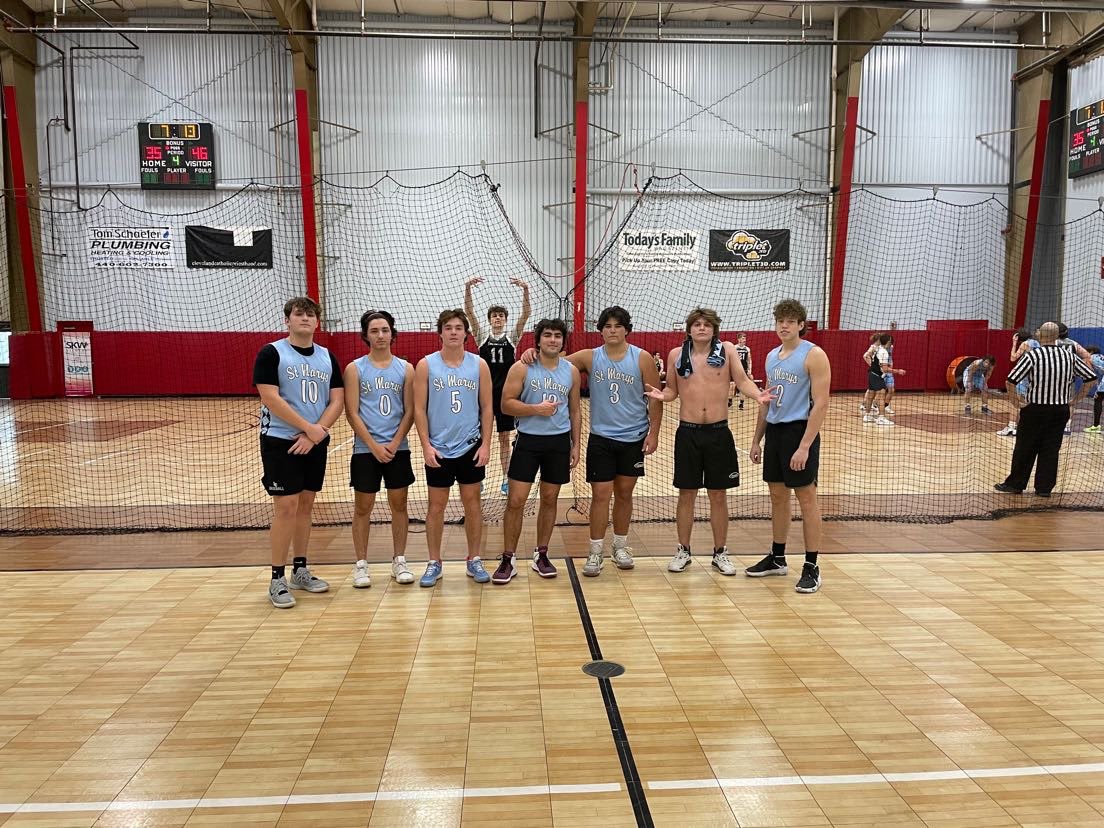 eskimobros7's tweet photo. Great team win today Vs. Gesu 50-28. Even without key players and almost every player having an illness, the Eskimos persevered and came home with a win. Thank you for coming out and supporting. 💪🏼 #flugame #eskimofamily #zinohitahalfcourtshot https://t.co/AbExsMOAYk