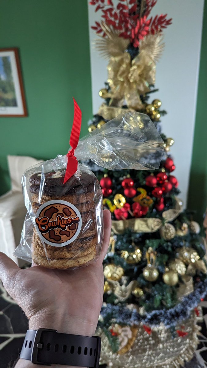 crudocomosushi's tweet photo. Día 66 de Diciembre. Nada que unas @Cowkies_ccs no puedan mejorar. https://t.co/04U24zigt2