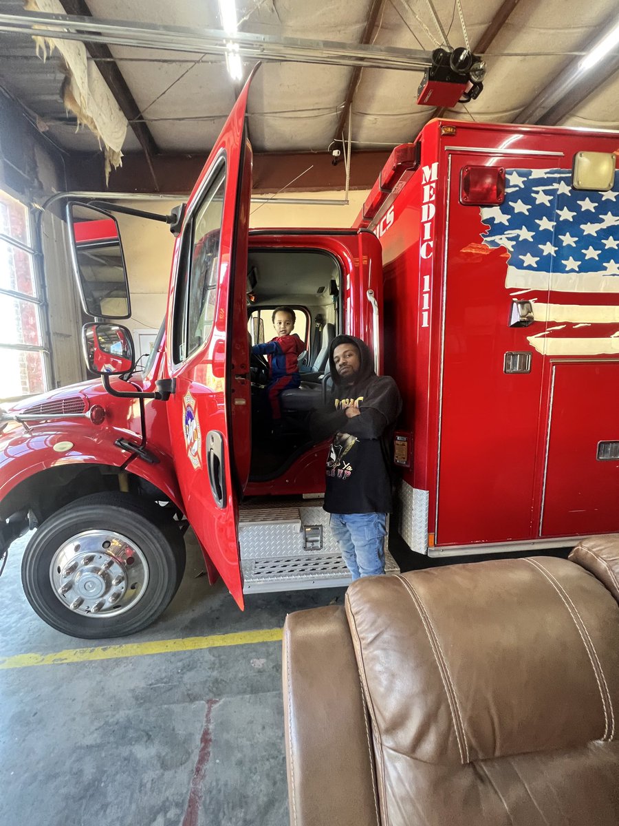 GoodNews_Bas's tweet image. They say the best things in life are free. Totally agree. #Feb4TH #DibbieHeights #Big3BDAY