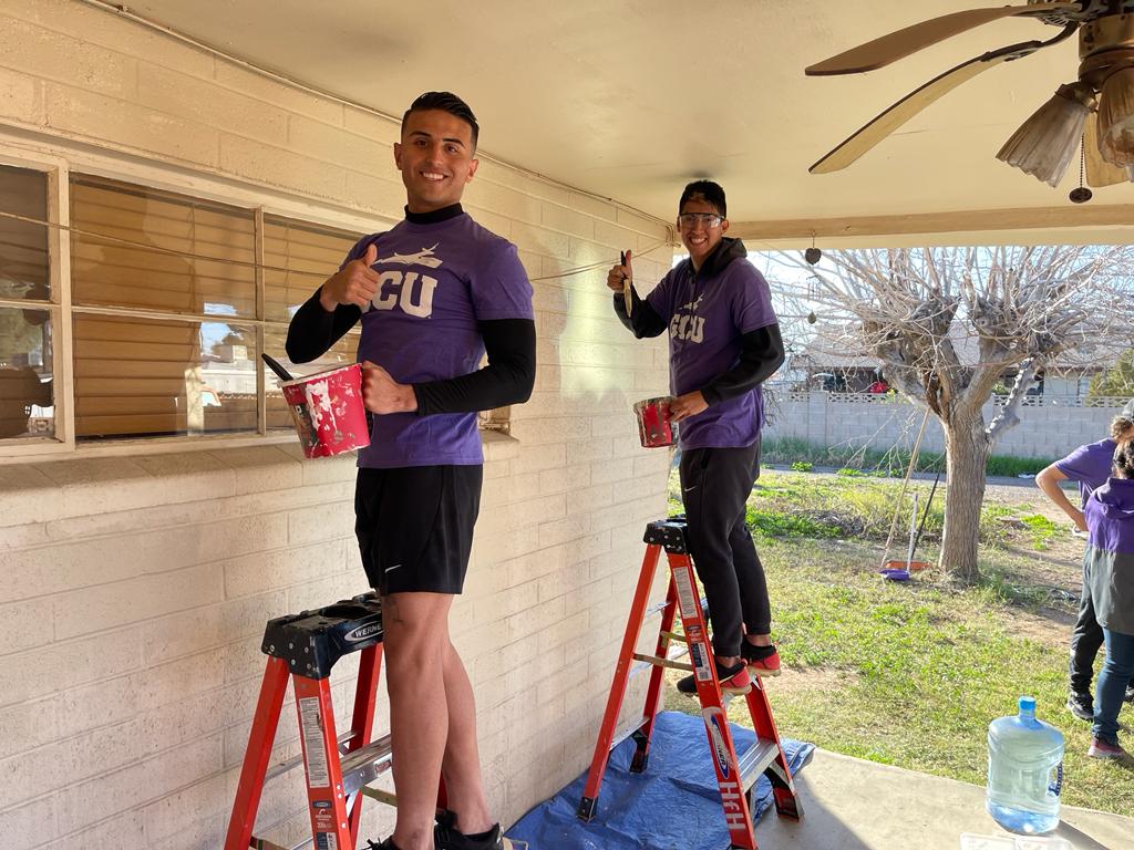 GCU_MSoccer's tweet photo. Helping build communities and hope 💜

Today we came together and volunteered with @Habitat_org and restored a home 🏠 in Phoenix.

#LopesUp https://t.co/ixw4ntkpFn