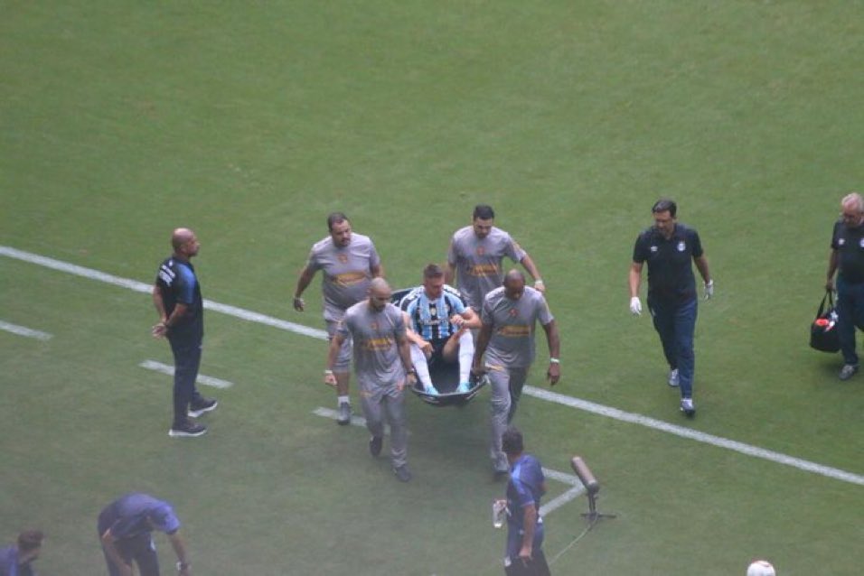 ViVA__SPORT's tweet photo. المدافع برونو اوفيني لاعب غريميو تعرض لإصابه في الفخذ الايسر و سيعمل الفحوصات يوم الاثنين .

#Gremio #Uvini https://t.co/2qHFmgTGQW