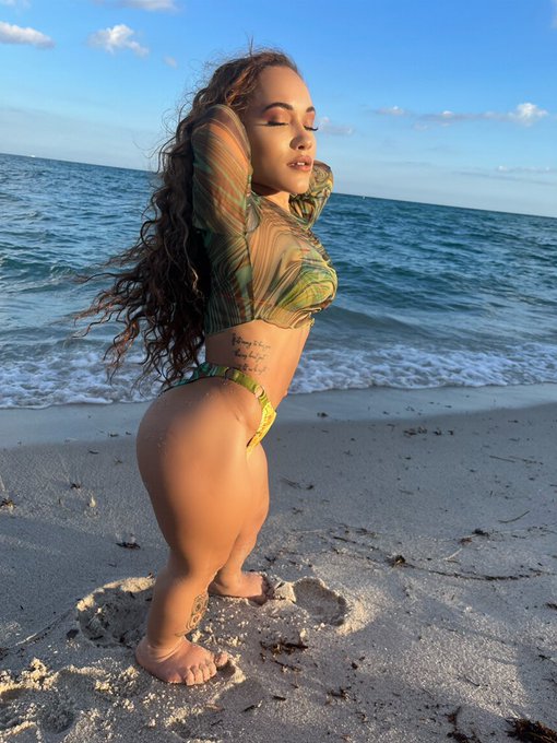 Can I be your peace? 🦋 @funsizehanna   https://t.co/EKdEMFQYCR 💦 https://t.co/eNHvtGwNcr<a class="tags" target="_blank" title="On Twitter" href="/?out=eyJ0eXAiOiJKV1QiLCJhbGciOiJIUzUxMiJ9.eyJpYXQiOjE3MTg0MDQ5MDUsImlzcyI6InR3cG9ybnN0YXJzLmNvbSIsIm5iZiI6MTcxODQwNDkwNSwiZXhwIjoxNzQ5OTQwOTA1LCJyZWRpcmVjdF91cmwiOiJodHRwczovL3R3aXR0ZXIuY29tL2Z1bnNpemVoYW5uYSJ9.l7ujdS6egxrSQJenRyVCU7-GxD8defy1QGaTK5fMttHpLK1LMTtEZVKi_ZpQWDQ3VBvO91QYdMRpR8Ol2XcHMQ">@funsizehanna</a>