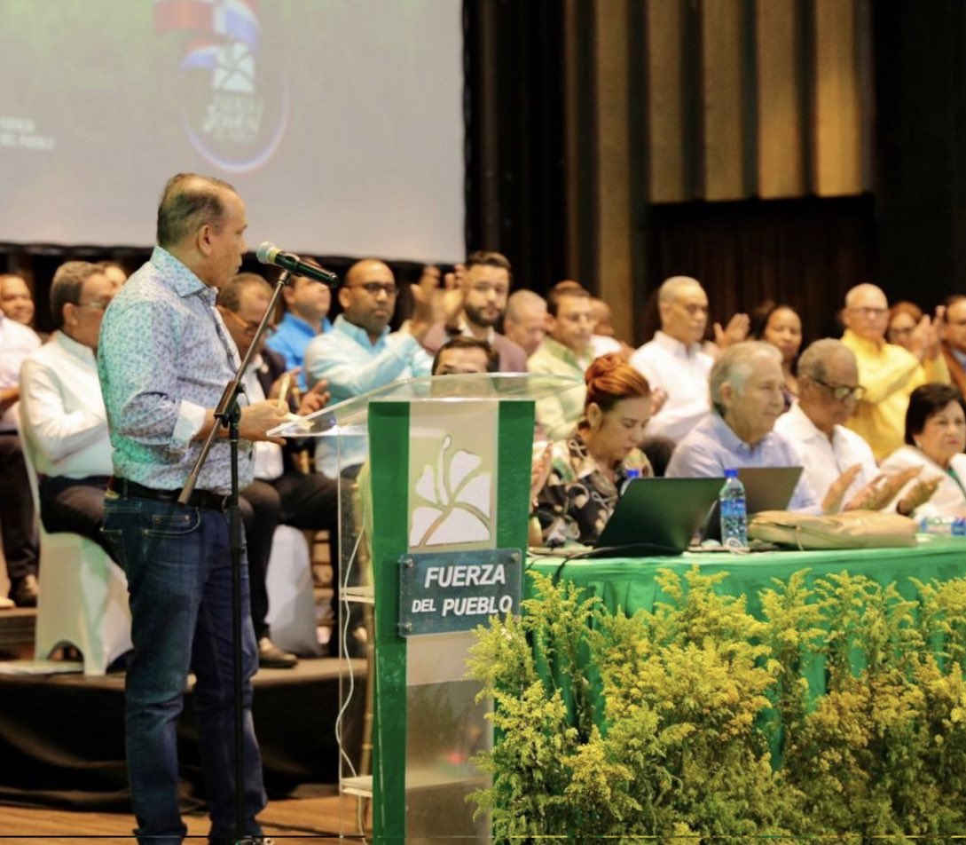 JulioHorton's tweet photo. #Hoy 
Leonel Fernández traza la ruta hacia gran victoria electoral de La Fuerza del Pueblo, en Asamblea Nacional con la alta dirigencia de las provincias, municipios y circunscripciones!

@radhamesjimenez considero que llegó la hora de @LeonelFernandez volver al Palacio Nacional! https://t.co/eLr21THb8a