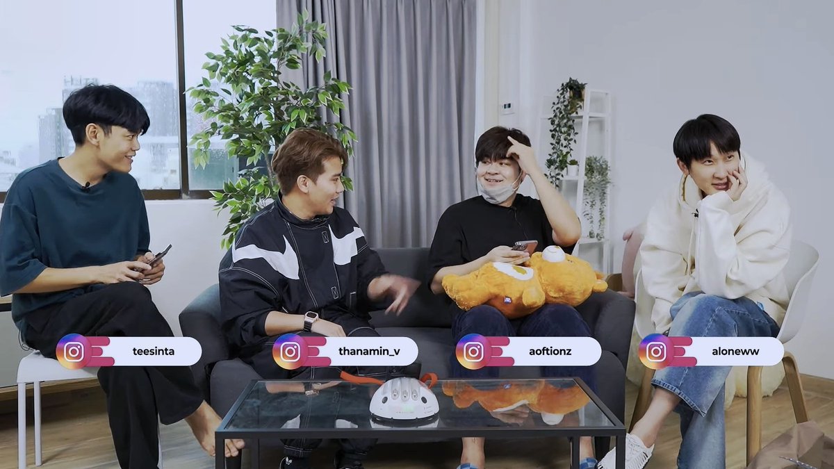 tatsupee's tweet image. これはスゴいメンツ👏👏👏
4陣営の4人の監督😊✨

🔗 youtu.be/mudrtx_QOrQ

Chewin from Copy A Bangkok, 
Tee from Dee hup House, 
Aof from Domundi, 
New from Studio Wabi Sabi.  

filmed on September 8, 2022.

@ThanaminV 
@teesinta
@AoftionDMD
@aloneww
cr : #aloneww YT