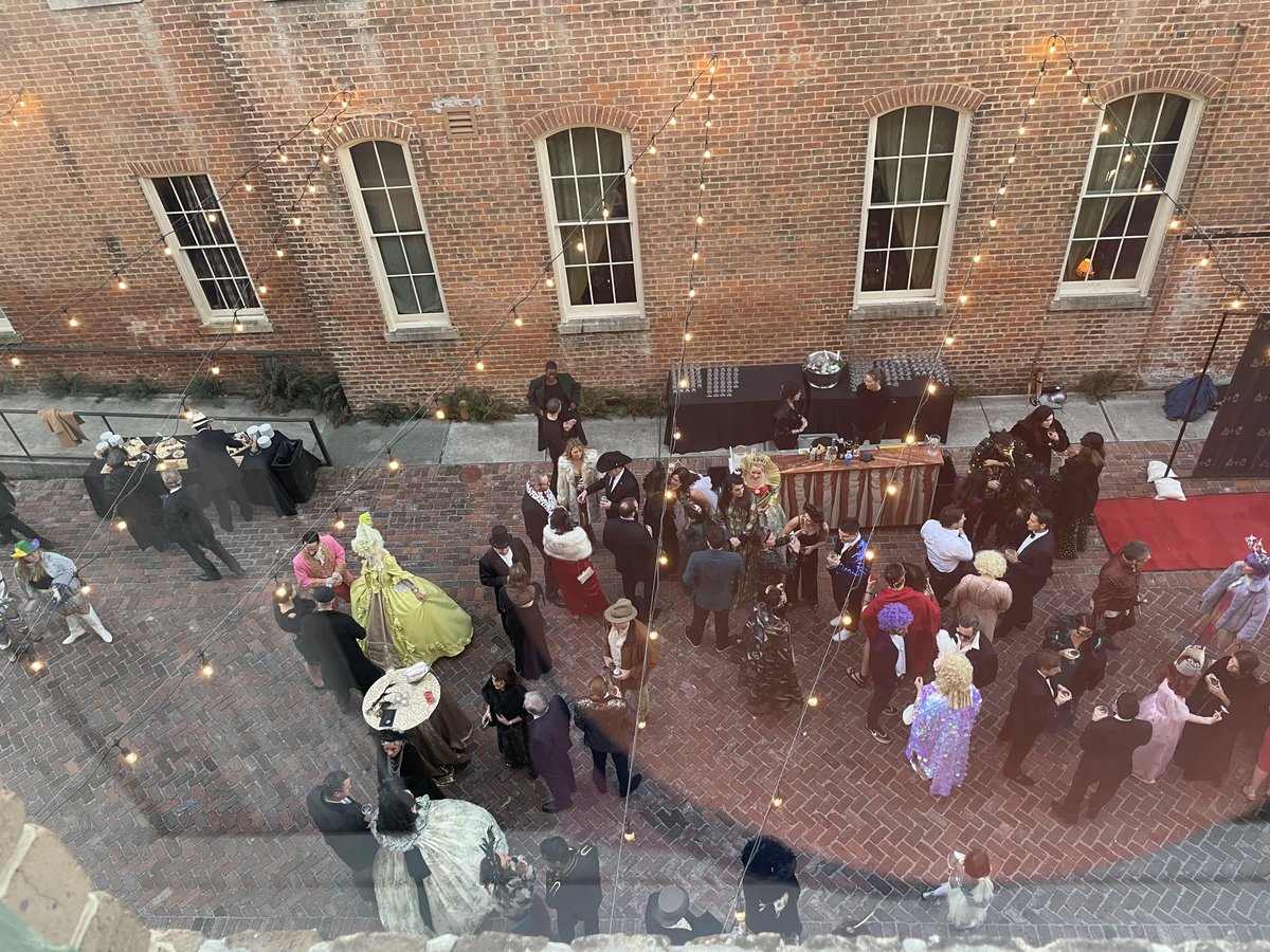 penelopetrunk's tweet image. In New Orleans for Carnival. Outside our hotel room window is a Mardi Gras wedding. I never dreamed of getting married again until I saw this scene.