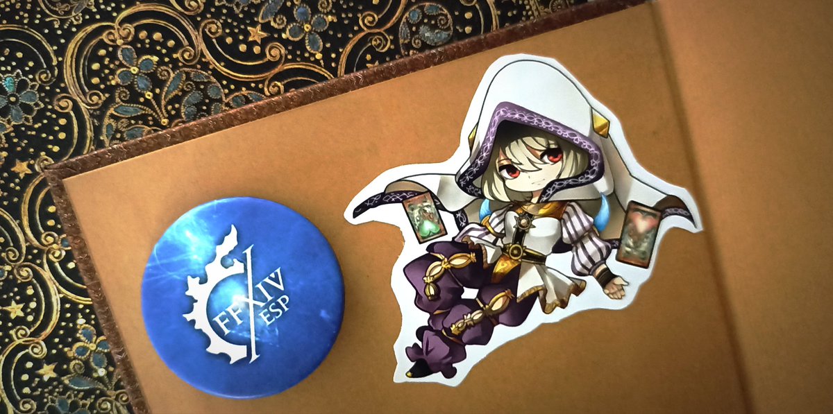 Tamit_IX's tweet photo. Todavía no lo había puesto, pero gracias por el recuerdo físico, @TenoUpik y @sextant0yulij! 💛 Que sepáis que el primero se viene de viaje en mi mochila y el segundo en mi agenda 😌✨
#FFXIV #FFXIVESP #DistantWorlds #FFDistantWorlds https://t.co/e401S7O7sH