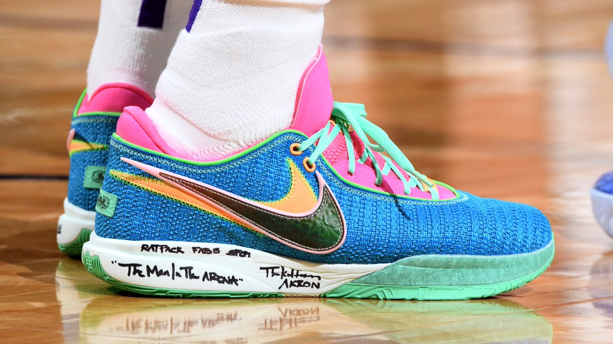 ComplexSneakers's tweet photo. .@KingJames continues his pursuit of history in the “Laser Blue” Nike LeBron 20. https://t.co/4rH9z1X7SL