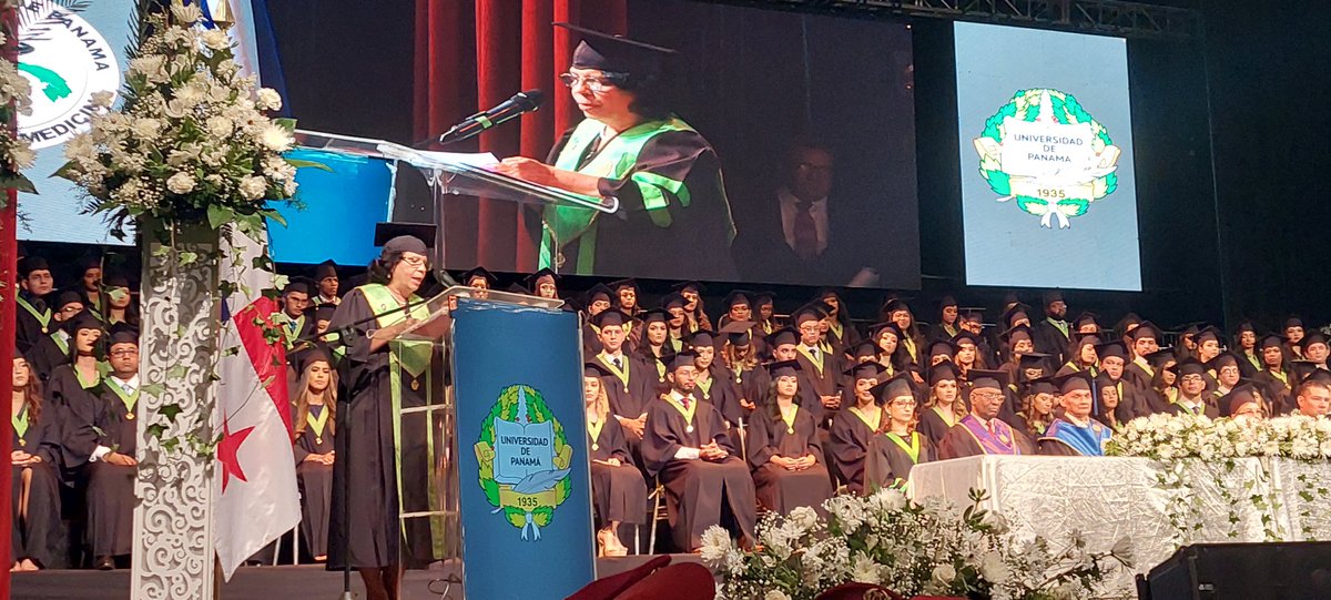 negrita73bn's tweet photo. En un emotivo acto de graduación la Facultad de Medicina de la @UNIVERSIDAD_PMA entrega a la sociedad 66 médicos, 27 nutricionistas y 11 tecnólogos médicos. Además de los discursos con mensajes de contenido social y de actualidad. MIS mejores deseos a @med13up mis ahijados. https://t.co/KwamgTnkuI