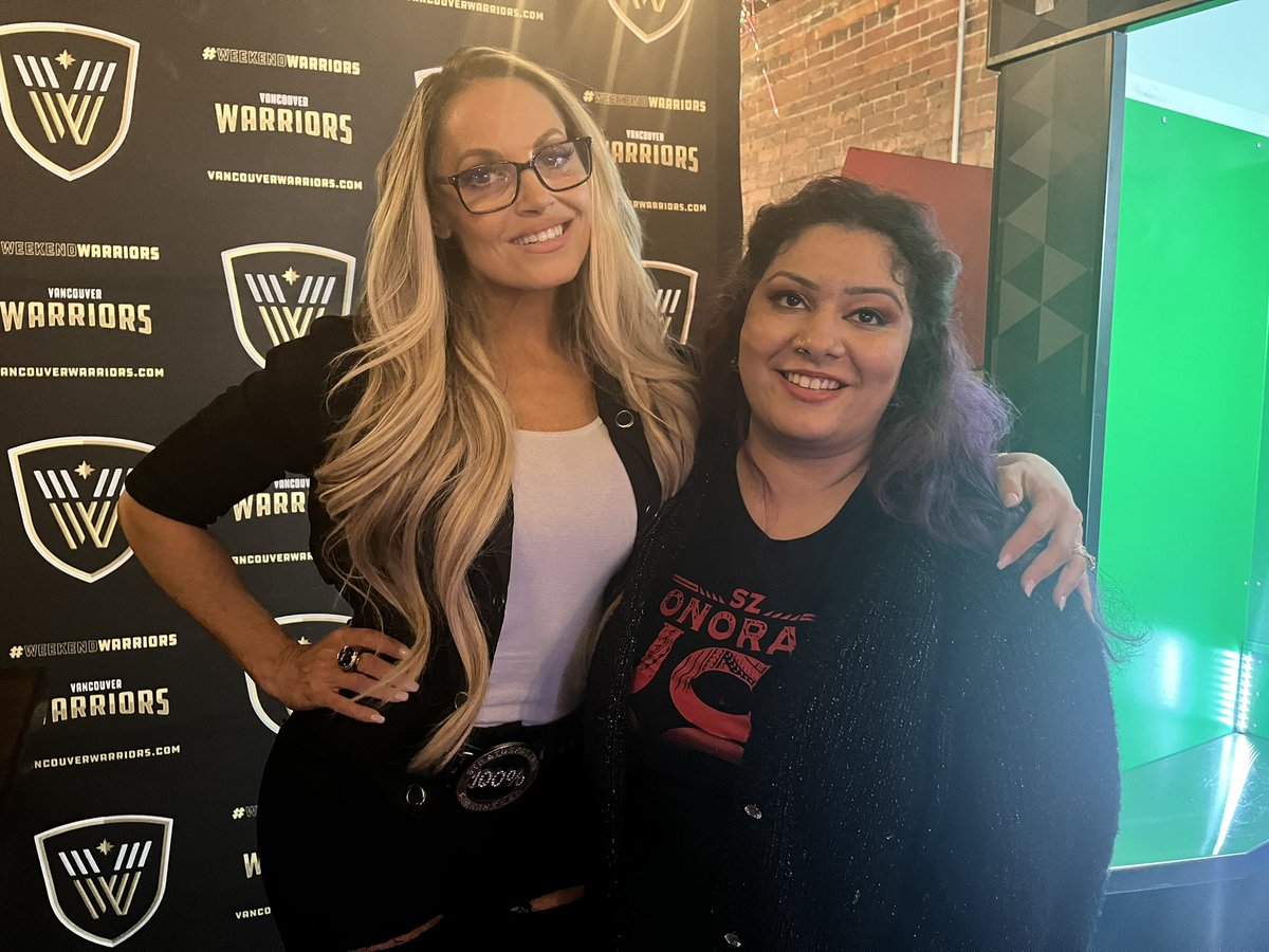 I got to meet the icon Trish stratus and I am blown away at how lovely and kind she was.  #wwe #vancouver #trishstratus #iwc https://t.co/YInI9wkcze
