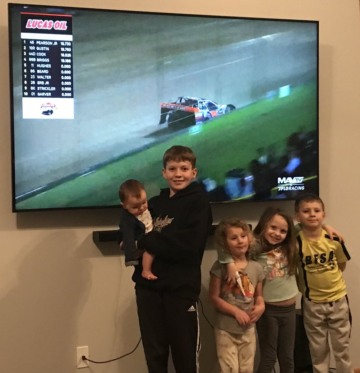 #tweetyourfloseat 2 baby mommas, 5 kids, not selling concrete in single digit temps.. thankful for flo