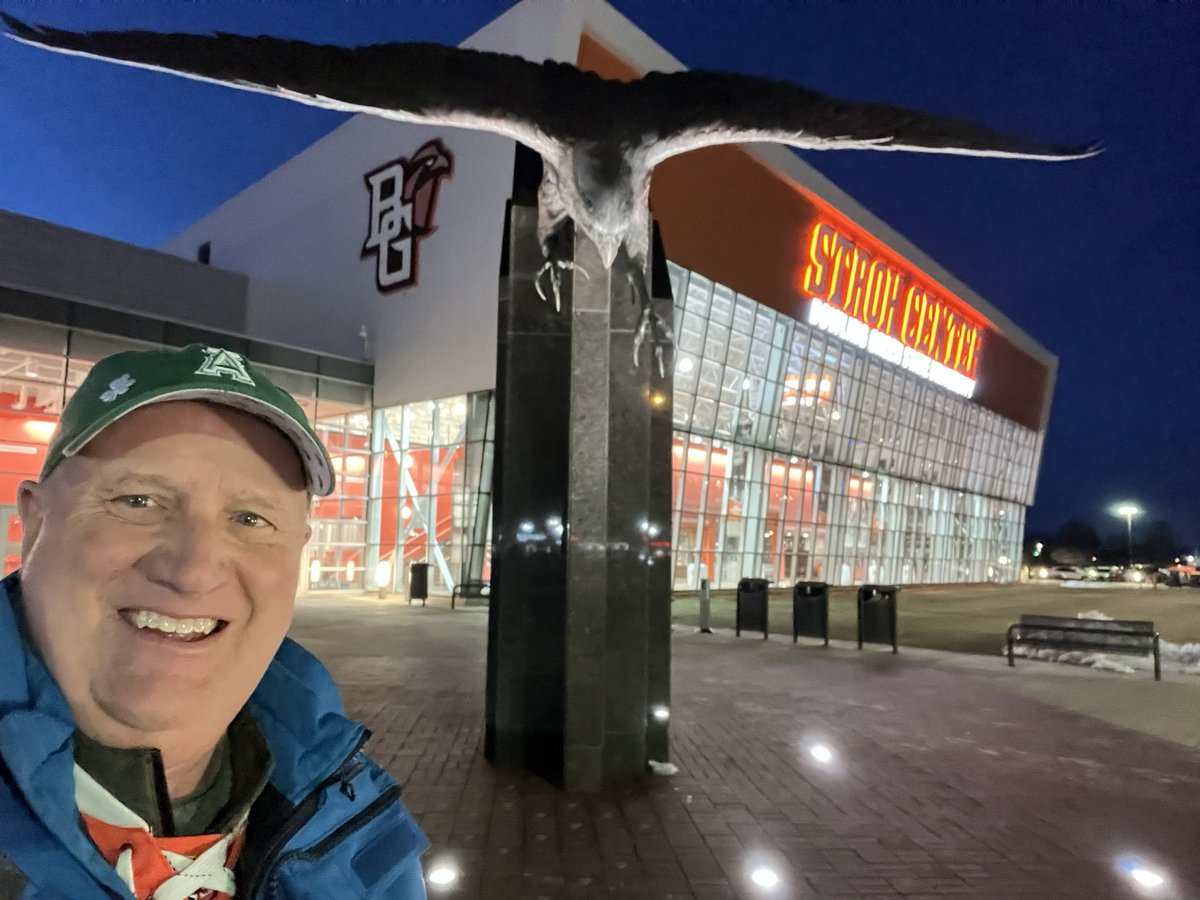 TomHumbarger's tweet photo. Catching my second game this year, all the way from Manhattan Beach CA | @bgsu @BGHockeyFans @BGathletics | #classof1981 | #hockeyband #FalconRollCall https://t.co/RGwmrvBaGt