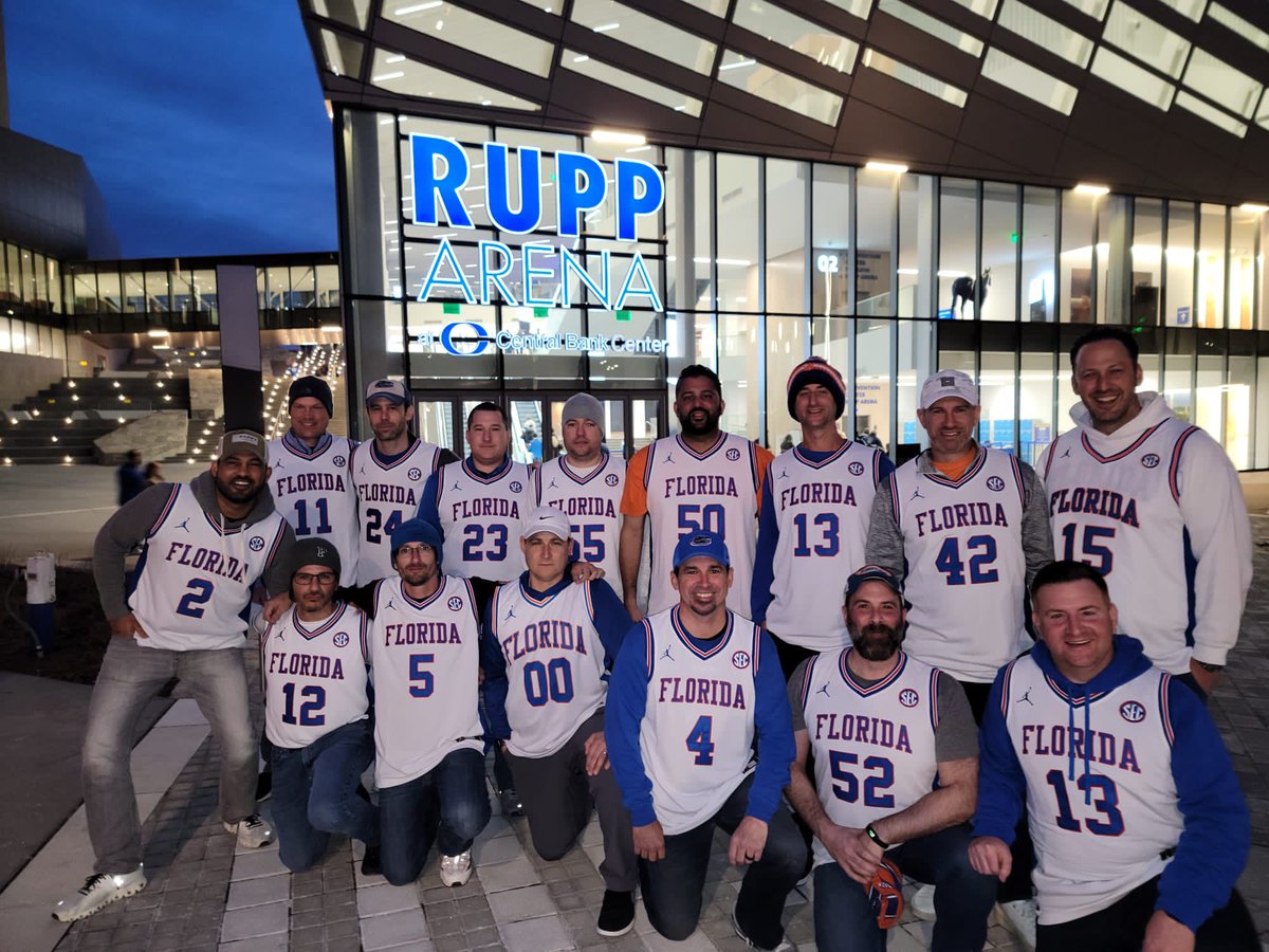 rstreit13's tweet photo. @UFCoachBillyD @GatorsMBK @TheCoreyBrewer @TaureanJGreen @MikeMiller_13 @JoakimNoah @Al_Horford @leehump12 @TeddyDupay @ThisIsUD @RealDealBeal23 @ScottStricklin @coach_bnapier @Rupp_Arena @AlbertGator #rupparena #gogators #04s #billyd #floridagators #gatorsbasketball #kentucky https://t.co/HdMDTglfrW