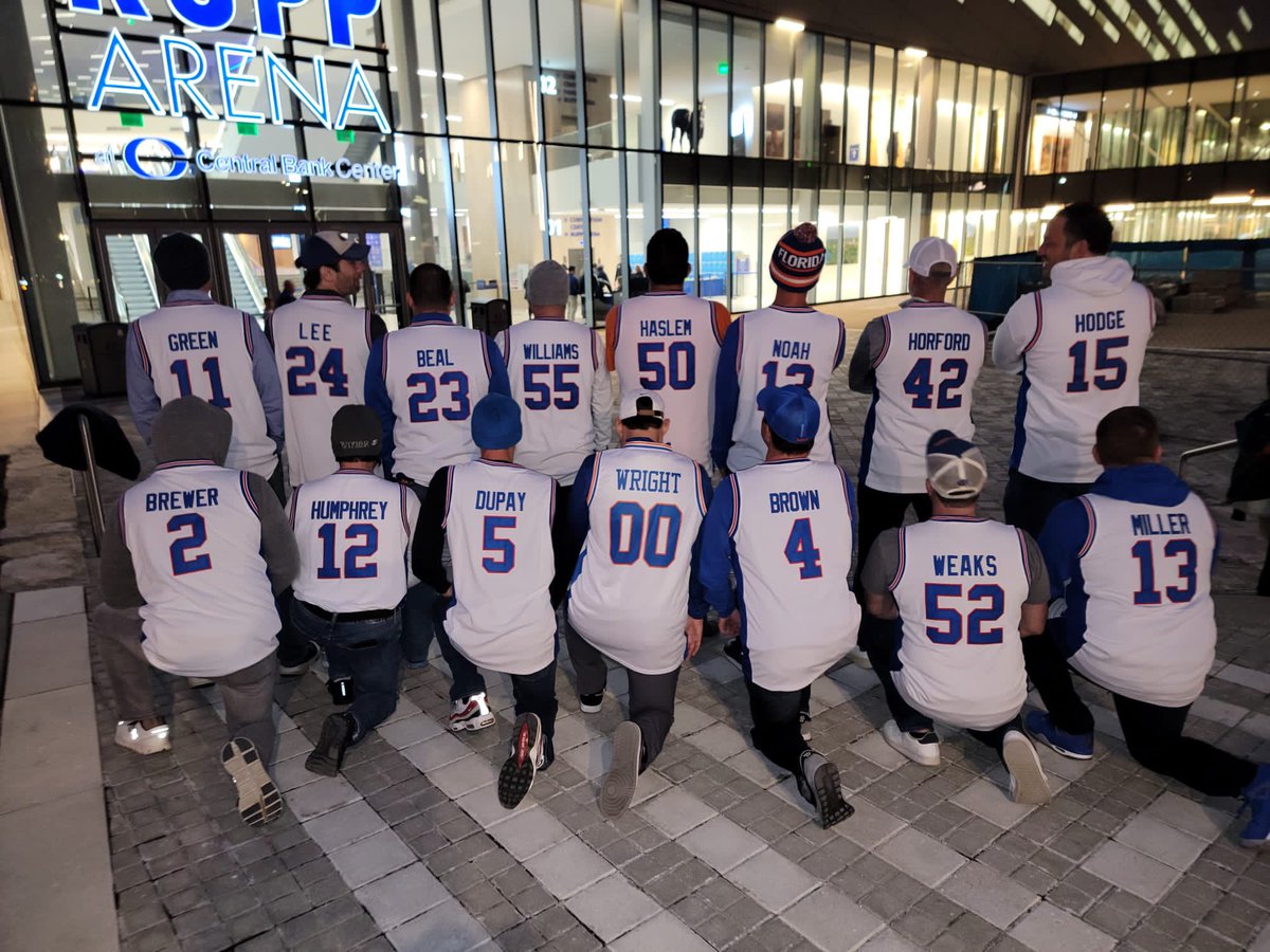 rstreit13's tweet photo. @UFCoachBillyD @GatorsMBK @TheCoreyBrewer @TaureanJGreen @MikeMiller_13 @JoakimNoah @Al_Horford @leehump12 @TeddyDupay @ThisIsUD @RealDealBeal23 @ScottStricklin @coach_bnapier @Rupp_Arena @AlbertGator #rupparena #gogators #04s #billyd #floridagators #gatorsbasketball #kentucky https://t.co/HdMDTglfrW