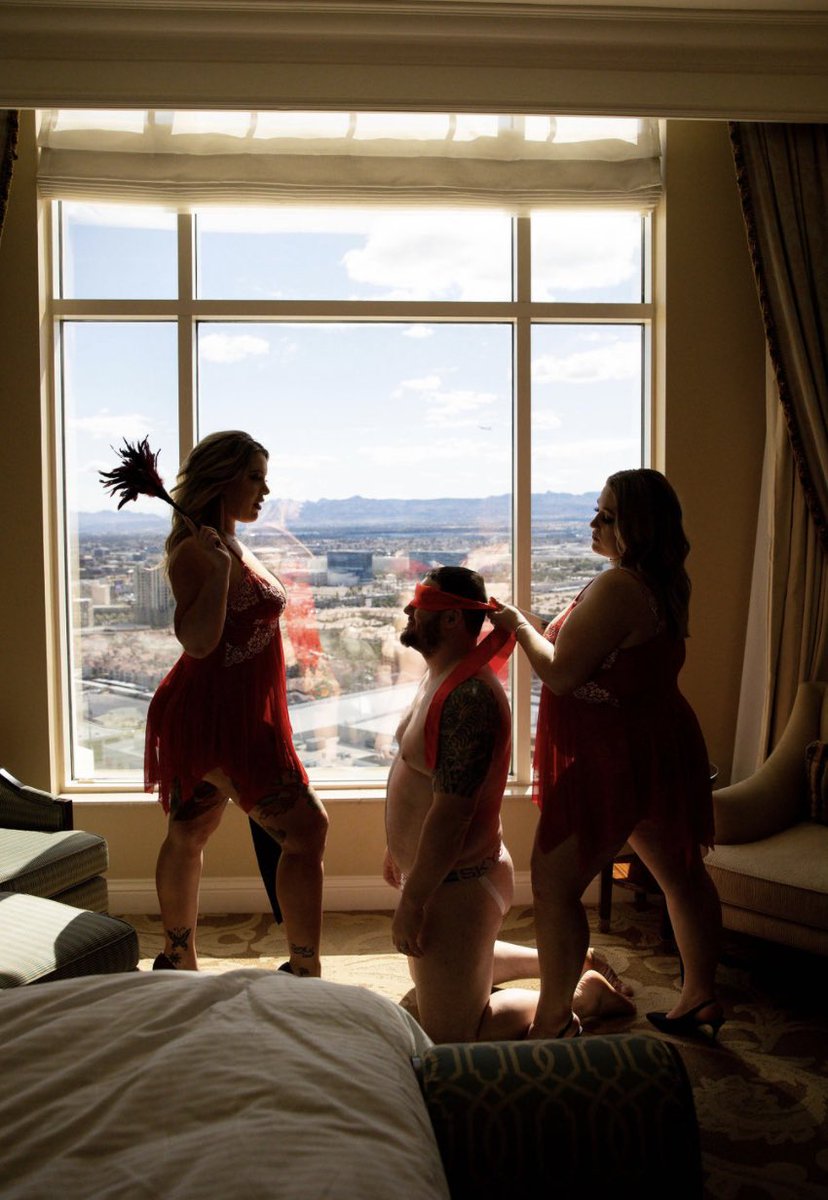 BellaRosaPhoto's tweet photo. Retweet if you want to see more from this session 🔥🔥 #polylife #polygamy #couples #boudoir #couplesboudoir https://t.co/yqKeyOL2v1