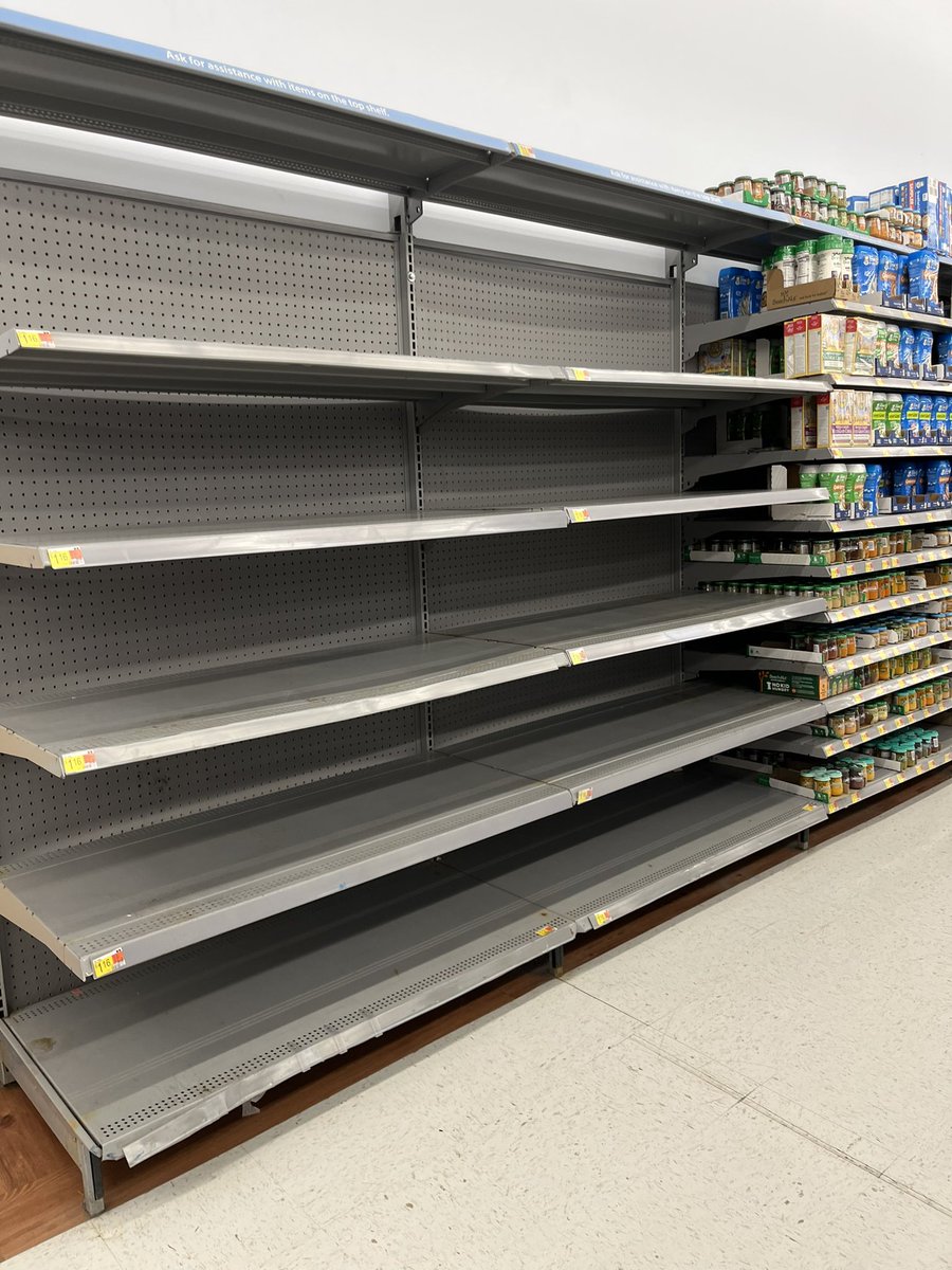 MarissaJValente's tweet image. Can’t even buy water to make bottles. This is the second store I’ve been to. #formulashortage #babies #BidenBoom  #BidensAmerica