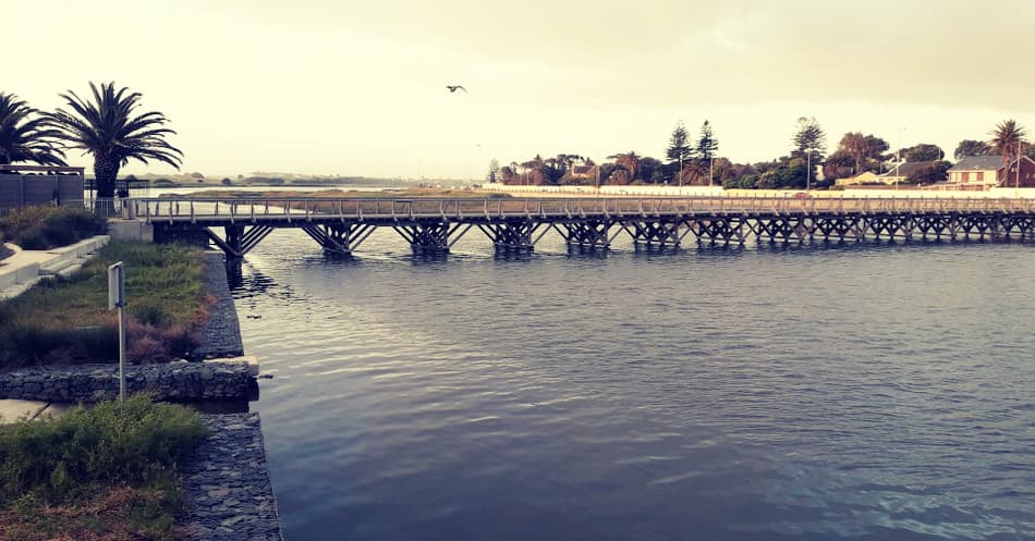 Ivor1B's tweet photo. @PurdueToobah Bridge over water. #ivorb #photography #ivorbphotography #bridge #BridgePhoto https://t.co/vSmY5Y7hxy