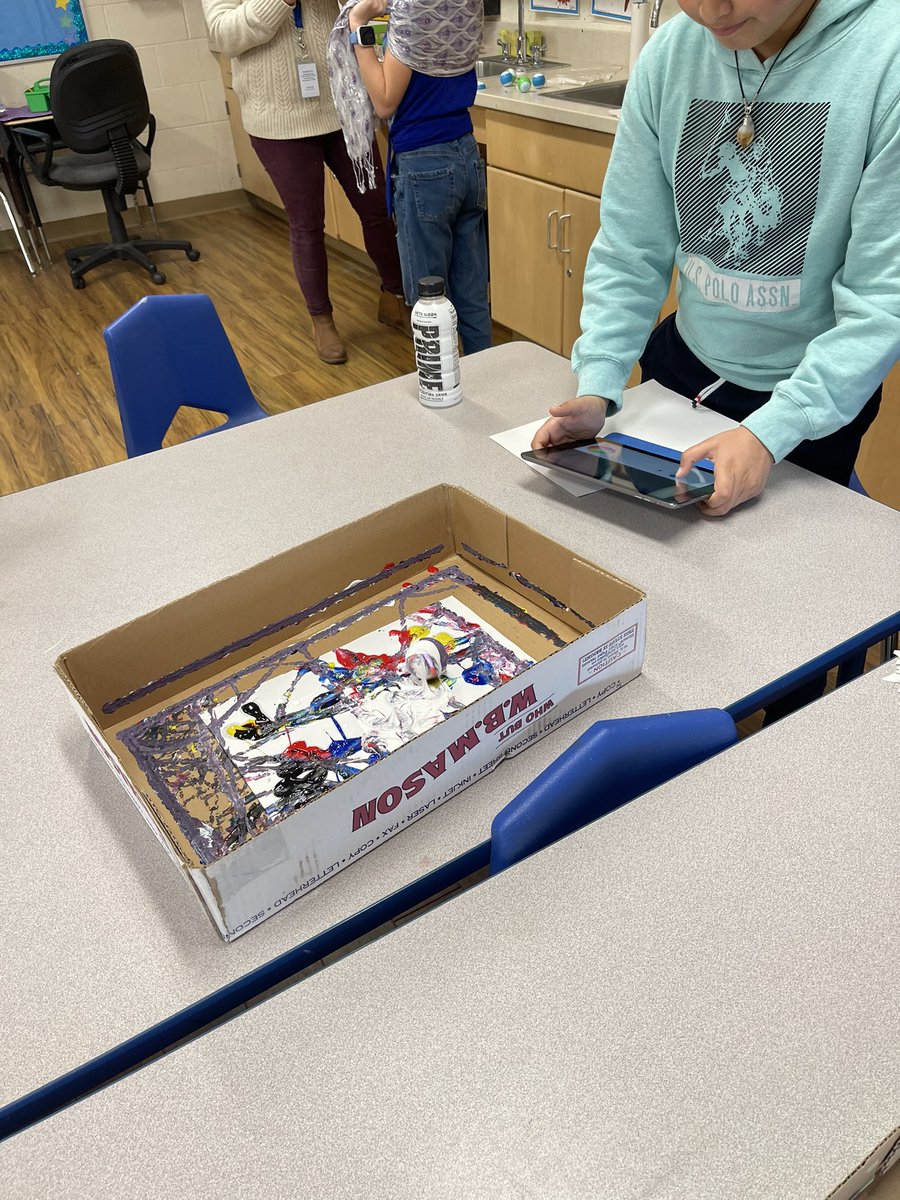 ChrisCBarrie's tweet photo. Student: “Wait, we can do coding and art?! Awesome.” @wcsd @Washington_WCSD @Jarrett_Lerner https://t.co/Pxg0KyYKxk