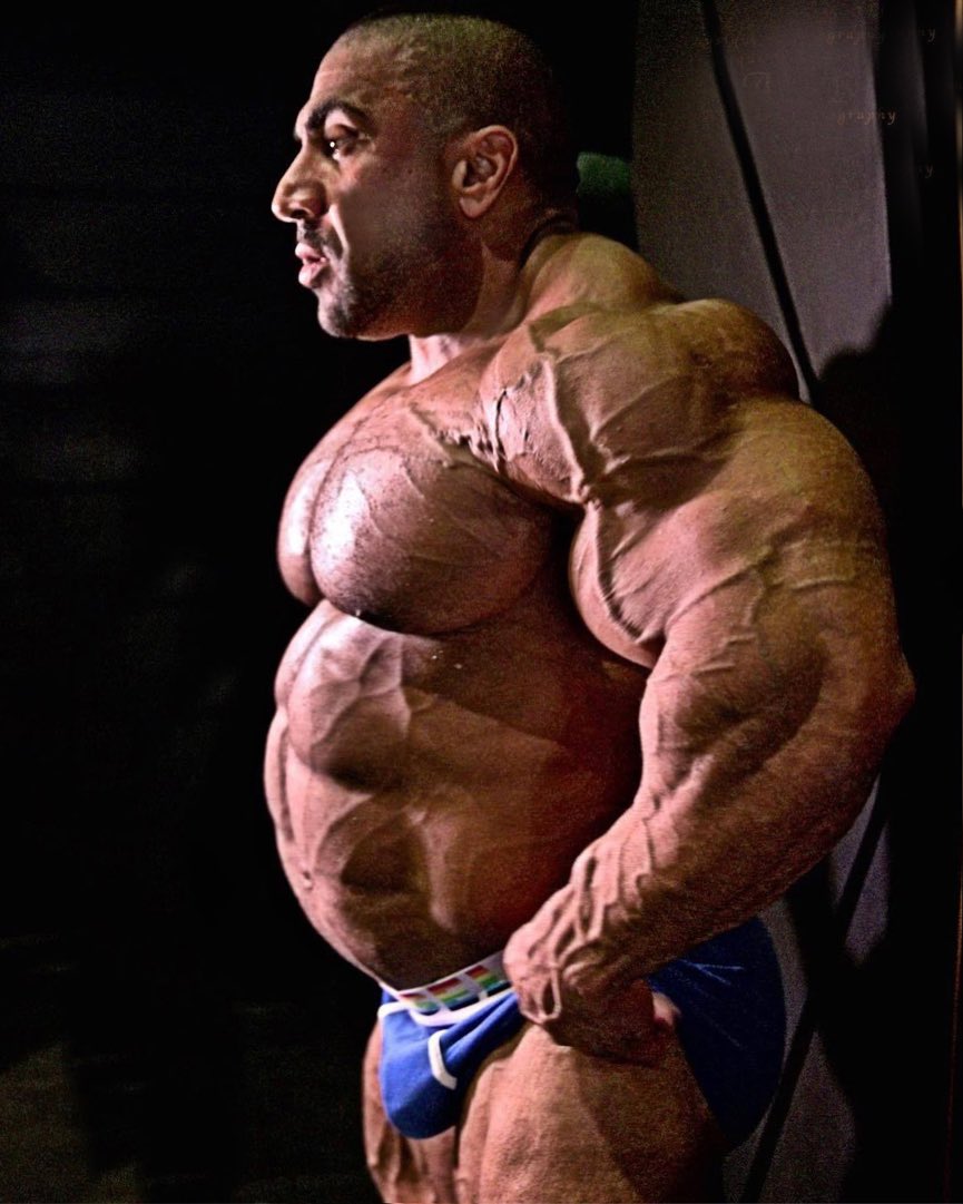 flexingharder's tweet photo. I can’t help but be turned on by how much this abs extent out https://t.co/4PW99uE8kd