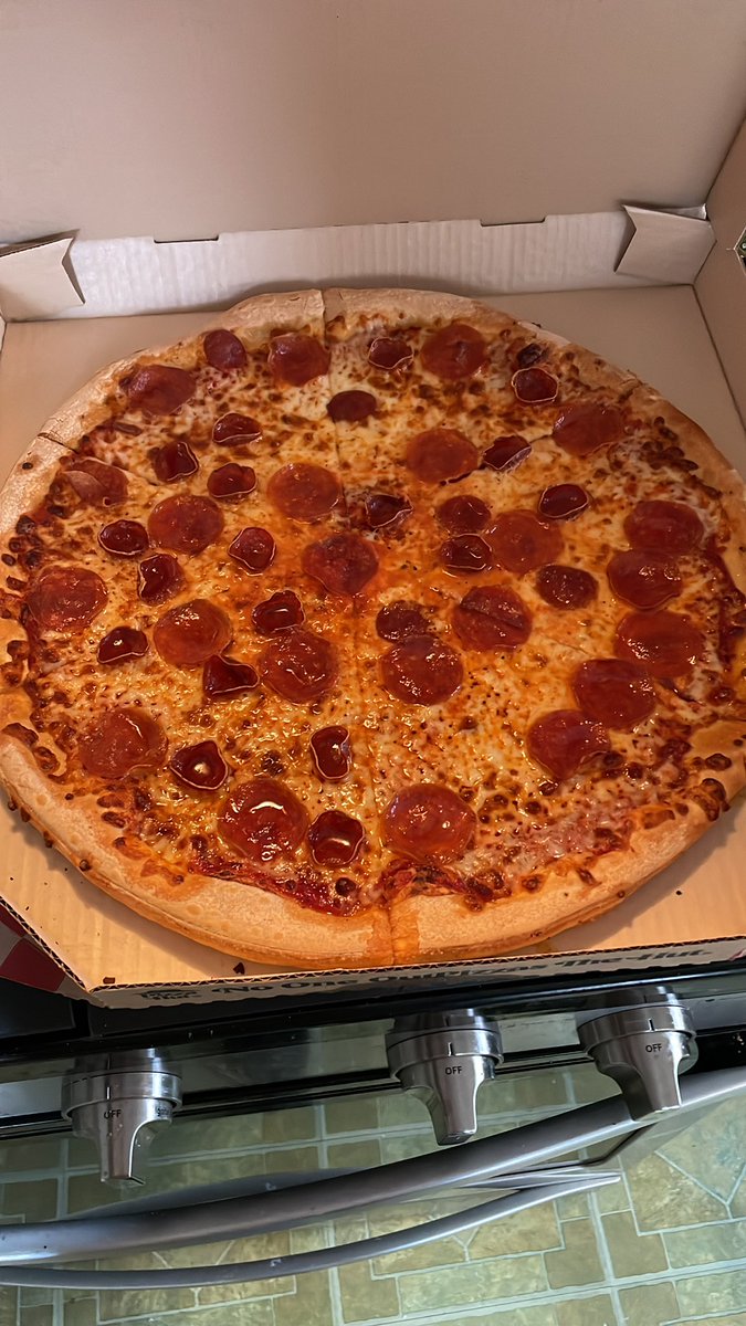 SoraHyuga's tweet photo. @pizzahut From start to finish. @pizzahut  could’ve had more sauce but hell yeah. Y’all did it https://t.co/9qks3iQF54
