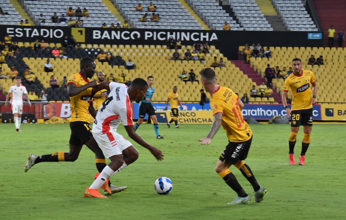 JorgeVerdugoG's tweet photo. Un par de 📸 del partido de ida #CopaDeCampeones #BSC - #DCUE https://t.co/Hnp7CC60qN