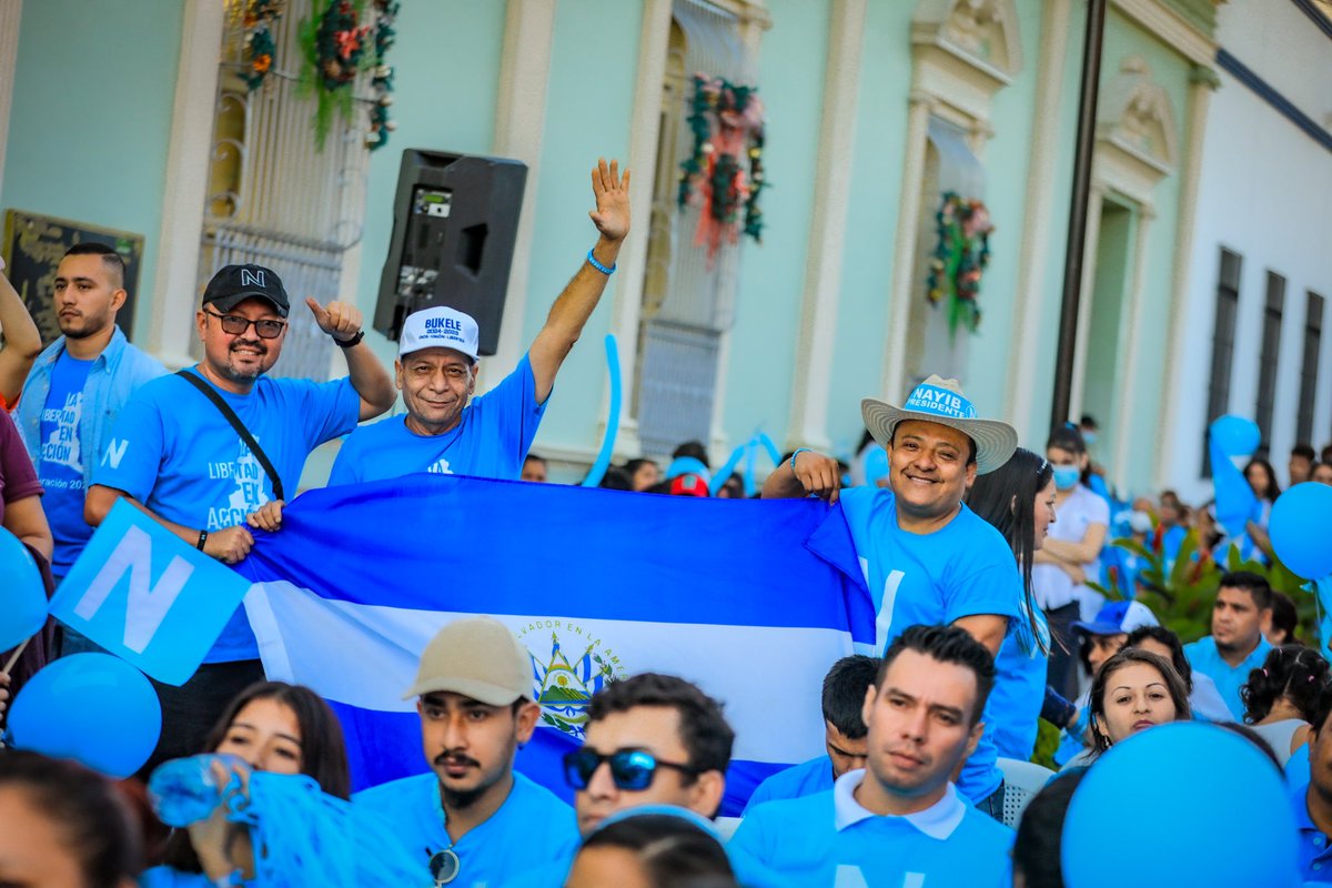 nuevasideas's tweet image. El partido político más grande en la historia de El Salvador está listo para ganar la próxima batalla. 

¡Las NUEVAS IDEAS son invencibles! 😎
#1año
