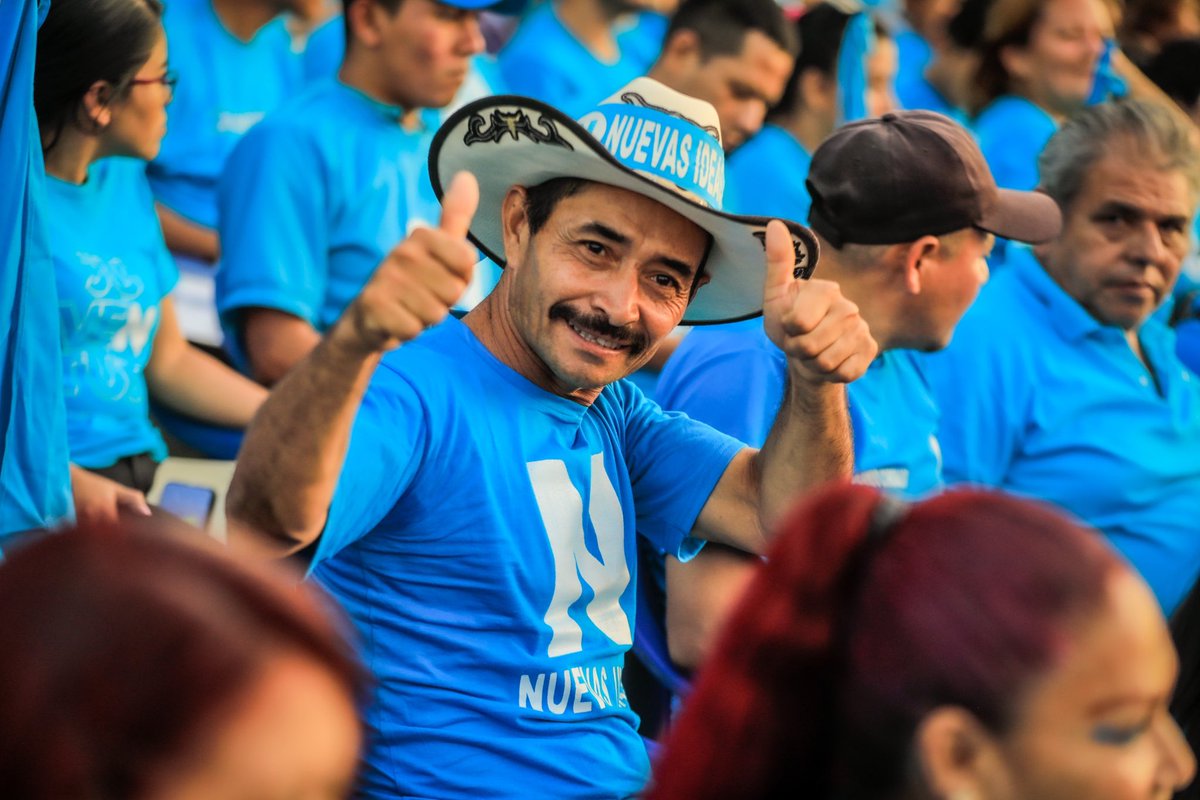 nuevasideas's tweet image. El partido político más grande en la historia de El Salvador está listo para ganar la próxima batalla. 

¡Las NUEVAS IDEAS son invencibles! 😎
#1año