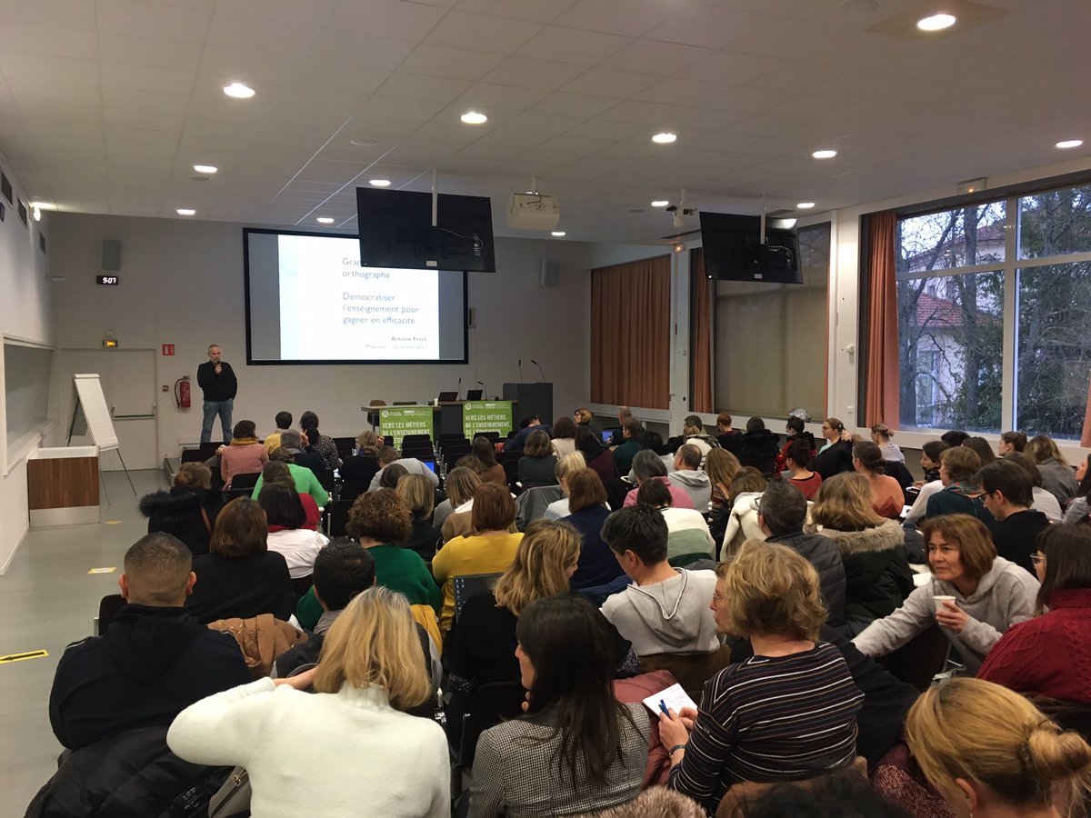 🗣️CONFÉRENCE🗣️
C'était le 25/01 : conférence d'@antoine_fetet à @INSPElorraine pour➕de 200 enseignants, sur l'enseignement de l'#ÉtudeDeLaLangue. Moment d’émotion pour lui qui a été formé dans ces mêmes locaux il y a 43 ans ! Merci aux @EditionsRetz pour leur soutien.