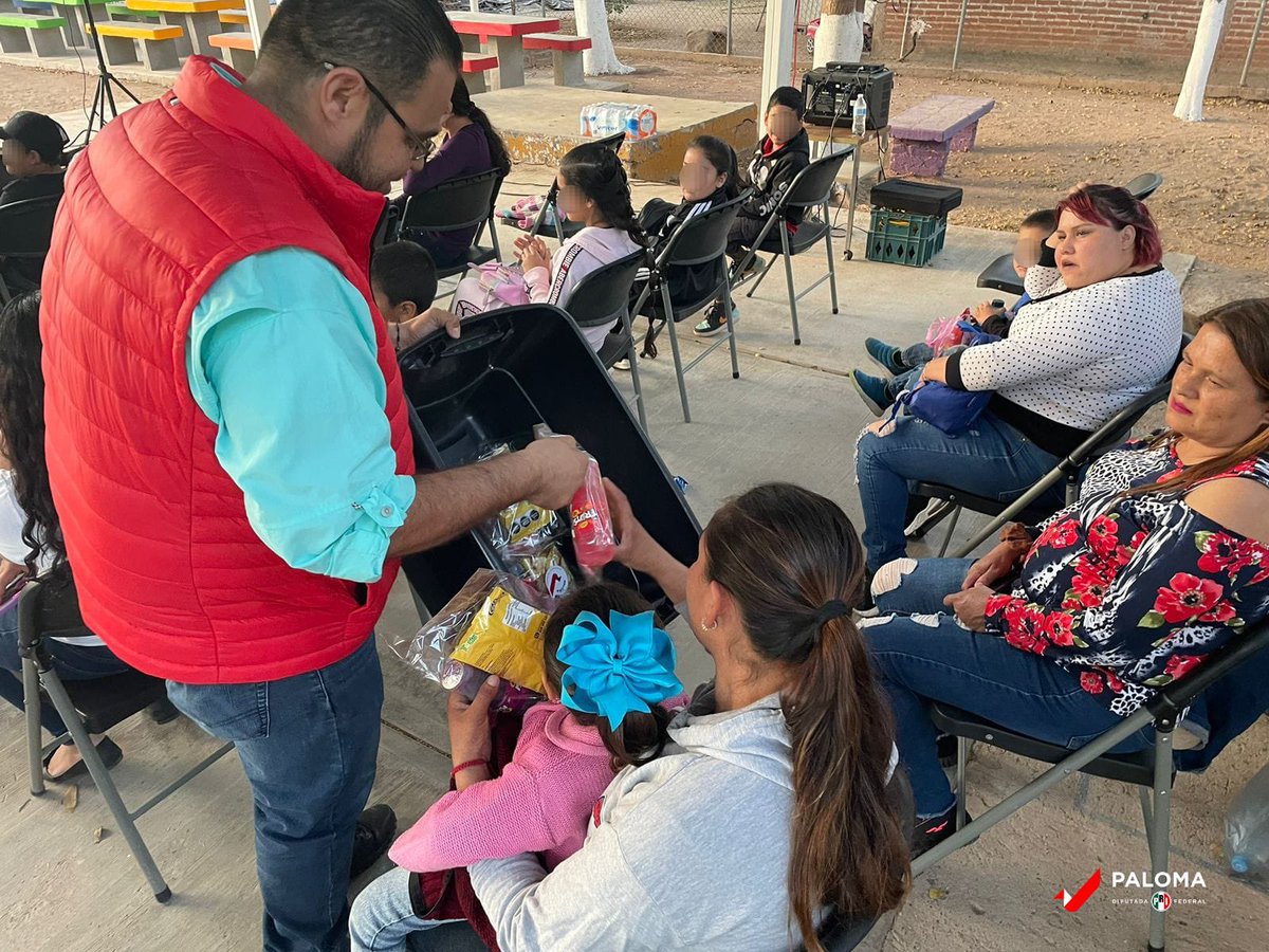 palomaSnchez's tweet photo. ¡La sorpresa que les teníamos llegó!🍿

Entre alumnos y padres de familia, llevamos a cabo una tarde de "Cine Palomitas" en la Primaria Gral. Ángel Flores de Mojolo, #Sinaloa  🎥

Estuvo increíble, cuenten siempre conmigo para apoyar la convivencia y diversión de niñas y niños🤗 https://t.co/32KB0nYVHP