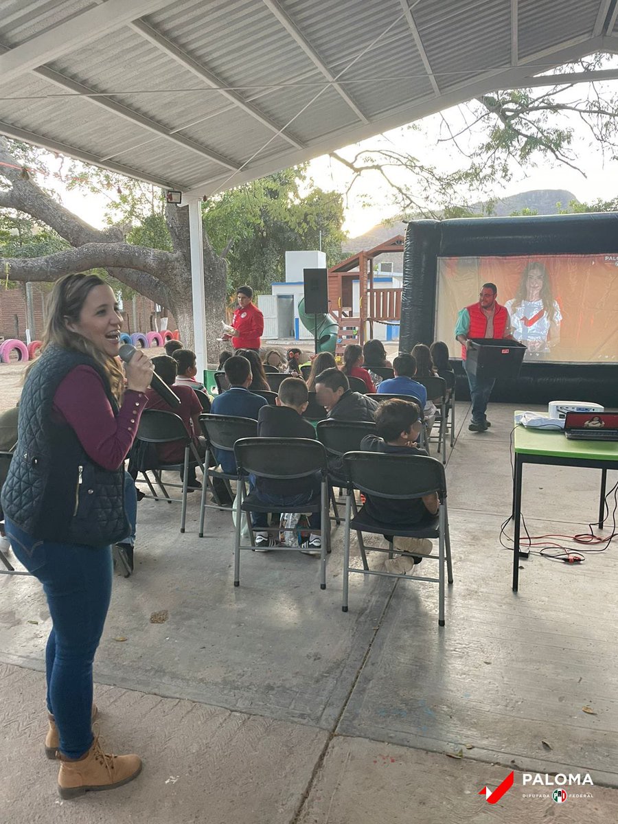 palomaSnchez's tweet photo. ¡La sorpresa que les teníamos llegó!🍿

Entre alumnos y padres de familia, llevamos a cabo una tarde de "Cine Palomitas" en la Primaria Gral. Ángel Flores de Mojolo, #Sinaloa  🎥

Estuvo increíble, cuenten siempre conmigo para apoyar la convivencia y diversión de niñas y niños🤗 https://t.co/32KB0nYVHP