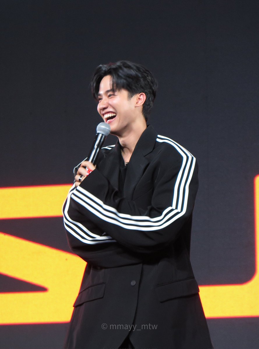 TTWLOOKS's tweet photo. happiness looks so good on him https://t.co/X3etoUylh0
