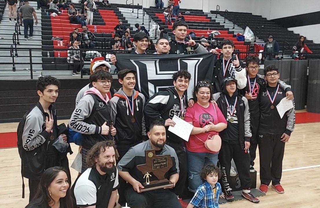 Congratulations to the Horizon Boys Wrestling Team for qualifying for Regionals in Canyon.

Way to make our Clint ISD family proud! 🏆

#TogetherWeBuildTomorrow
#WeAreClintISD