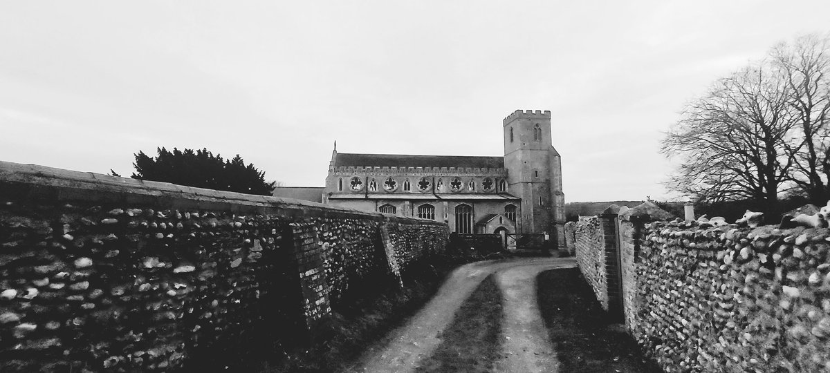 Lovely time of the year to visit #cley #northnorfolkcoast #northnorfolk #winterwalks #winterbreaks #cottage #cottagerental #airbnbhomes #airbnbsuperhost #airbnb #bookdirect #skybluecottage #ternquaycittage #NORFOLK