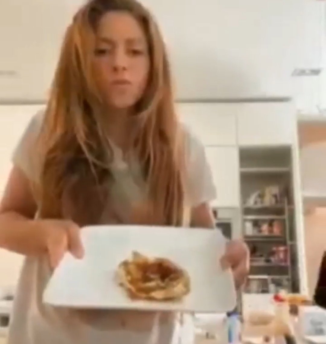 libropoliscr's tweet photo. @Santiagopl Cuando subió stories haciendo pancakes

"¿Y que voy a hacer con mi despiste selectivo y con mi sueño frustrado de aprender a cocinar?..." https://t.co/QRZ2Q93LFk