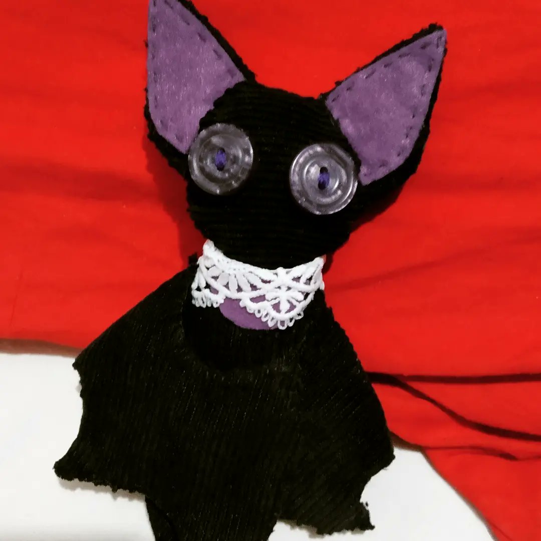 1_Plague_Rat_1's tweet photo. Сделала по простому летучих мышей 🦇🖤
#bat #ЛетучаяМышь #игрушка #dark https://t.co/Lg0dk2P4t1