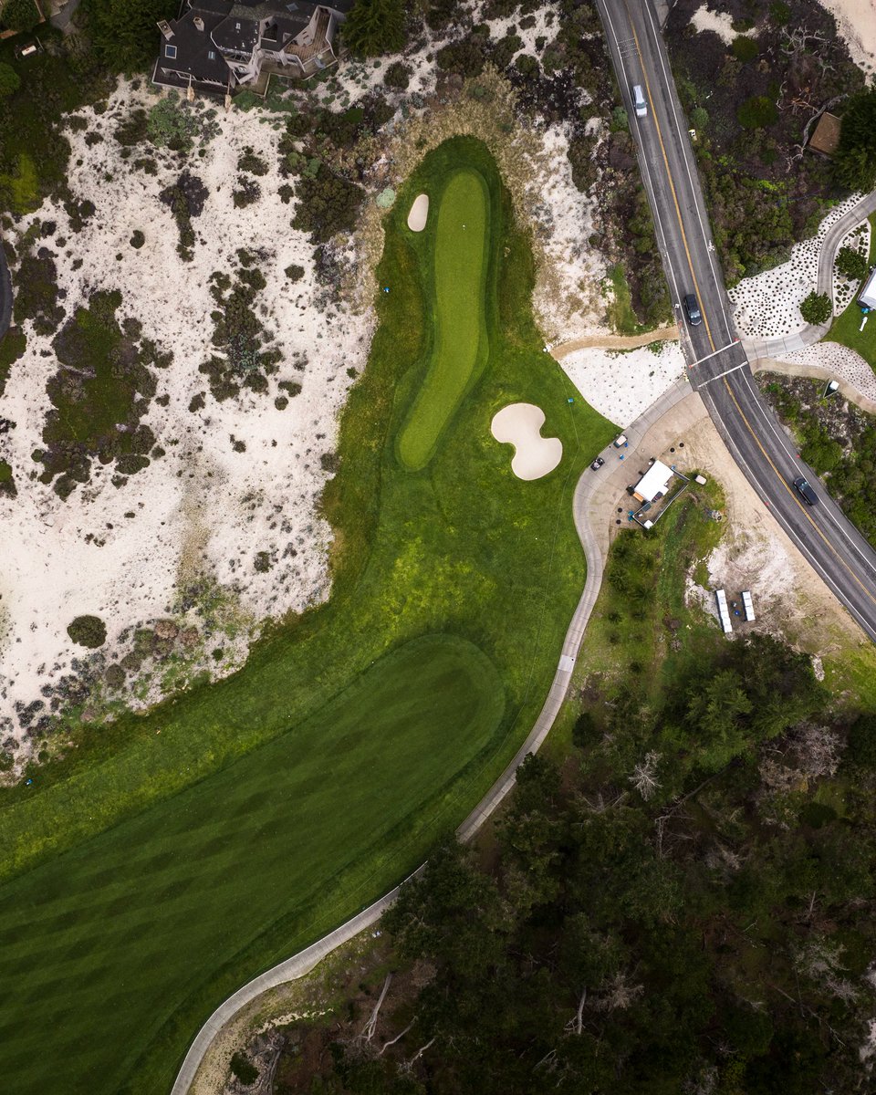 PGATour's tweet photo. The road looks wider than the green 😳 https://t.co/WLc6IKhF4P
