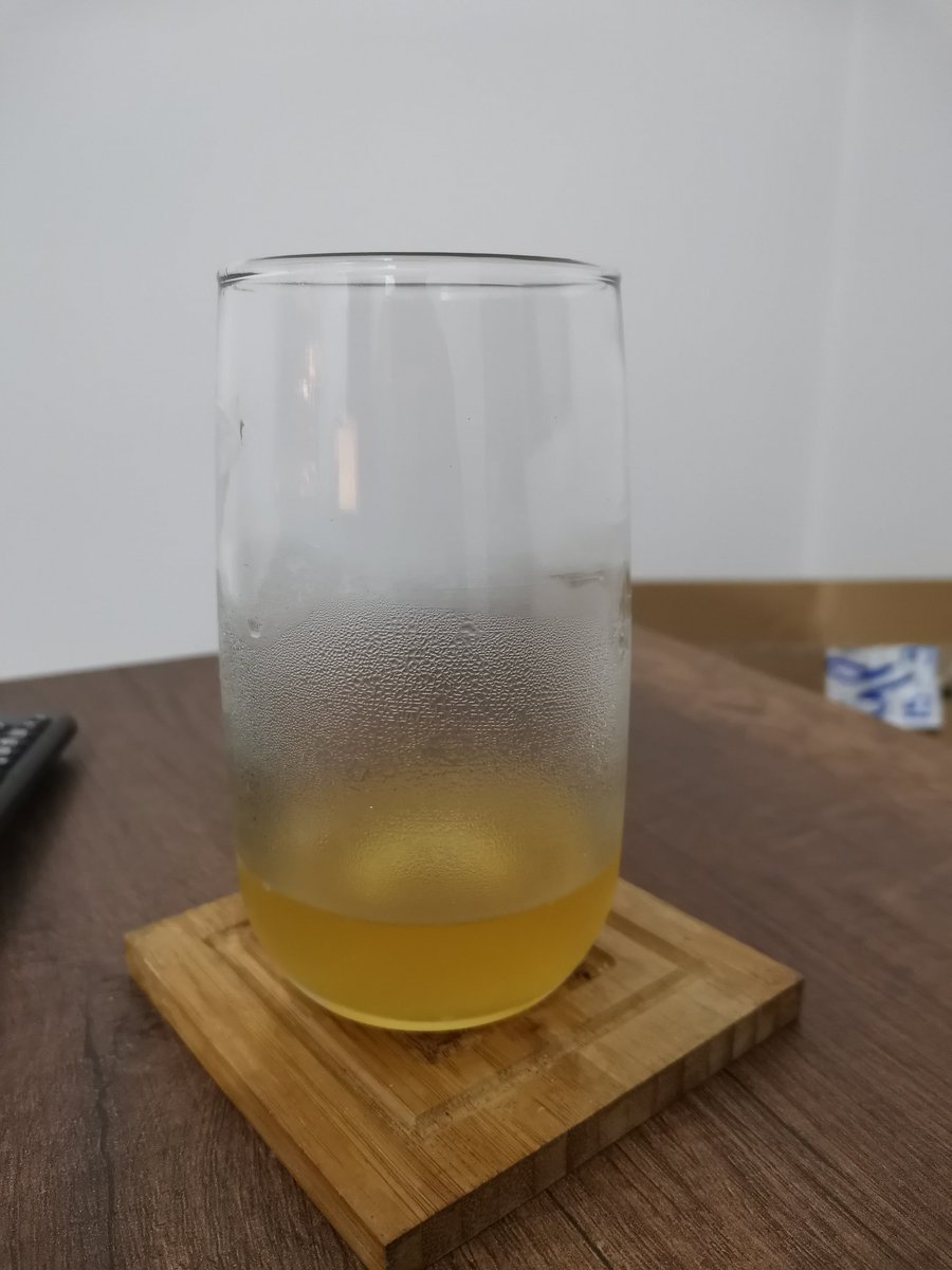 Osneme's tweet photo. Vengo a decirles que el whisky con hielo y agua de panela con limón, sabe muy bueno. https://t.co/HTS8xcGhF9