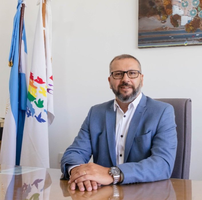 CompromisoCh's tweet image. Necesitamos de hombres y mujeres comprometidos y con el ferviente deseo de concretar un cambio genuino en nuestra querida provincia del Chubut.
Trabajaremos en la construcción colectiva, generando los consensos necesarios para salir adelante. 
#EntreTodosPodemos