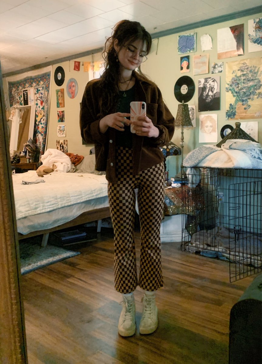 wut_3va's tweet photo. funky pants have .. changed my life https://t.co/KhMEQ5QaI7